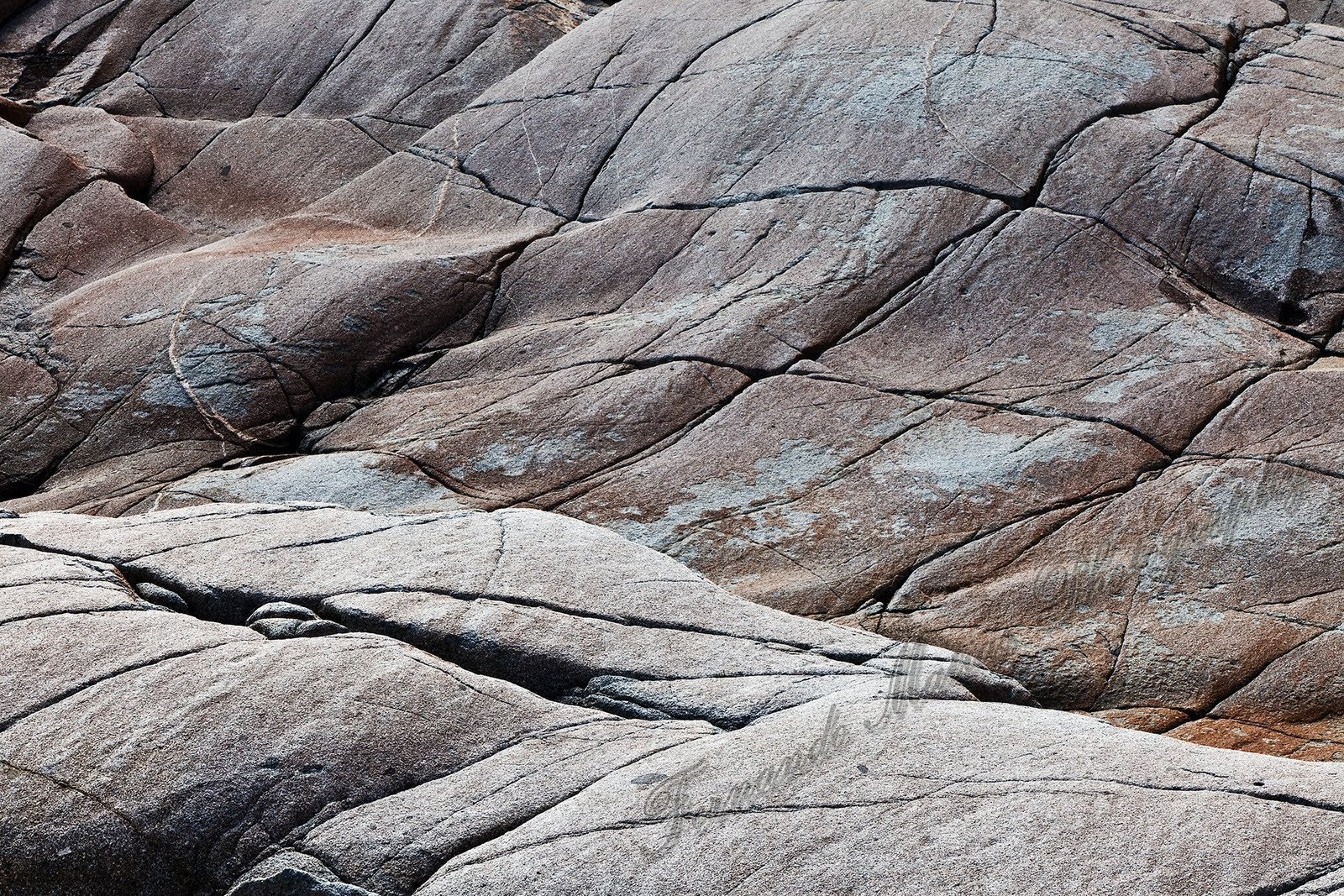 Рельеф скалы. Структура камня скалы. Природный камень базальт. Текстура скалы. Скала фактура.