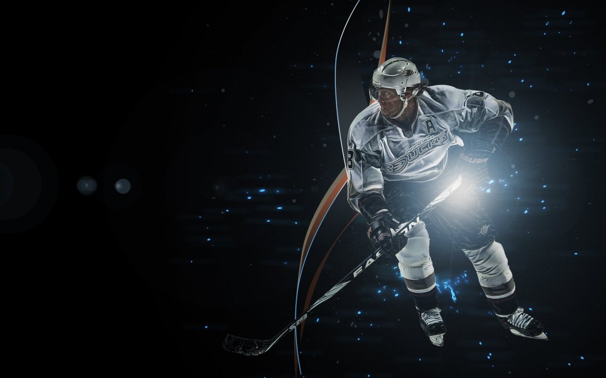 Хоккеист на темном фоне