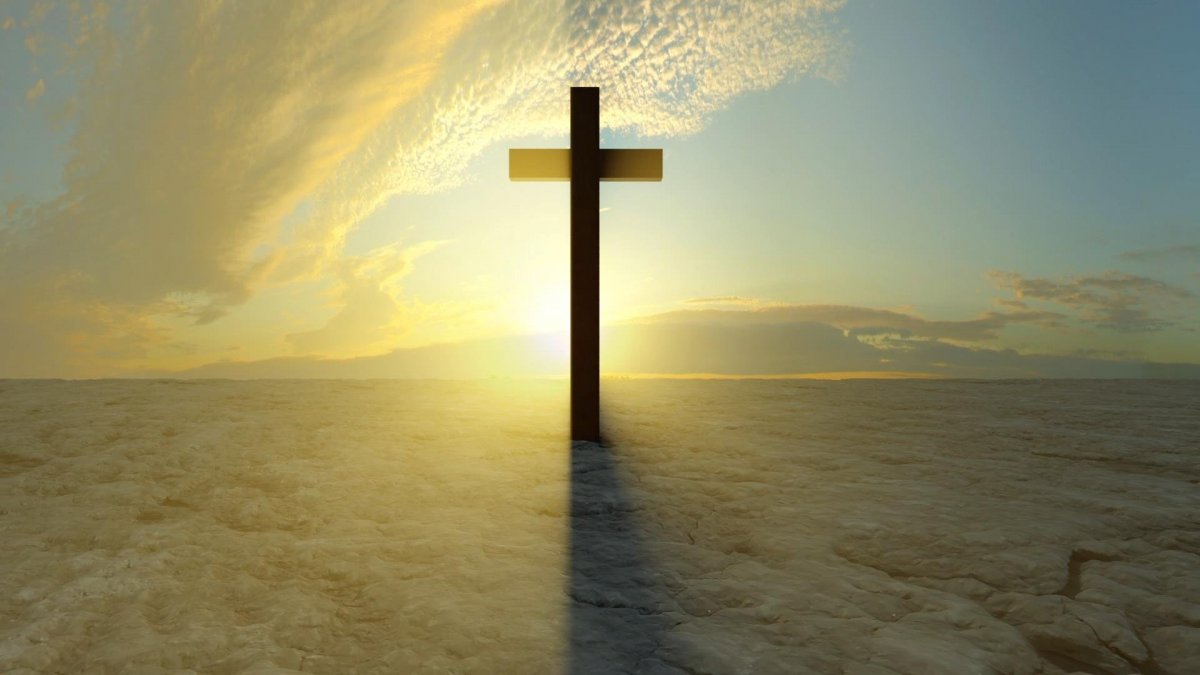 Крест на фоне неба