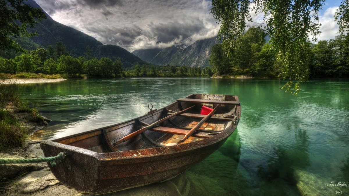 Пейзаж с лодкой