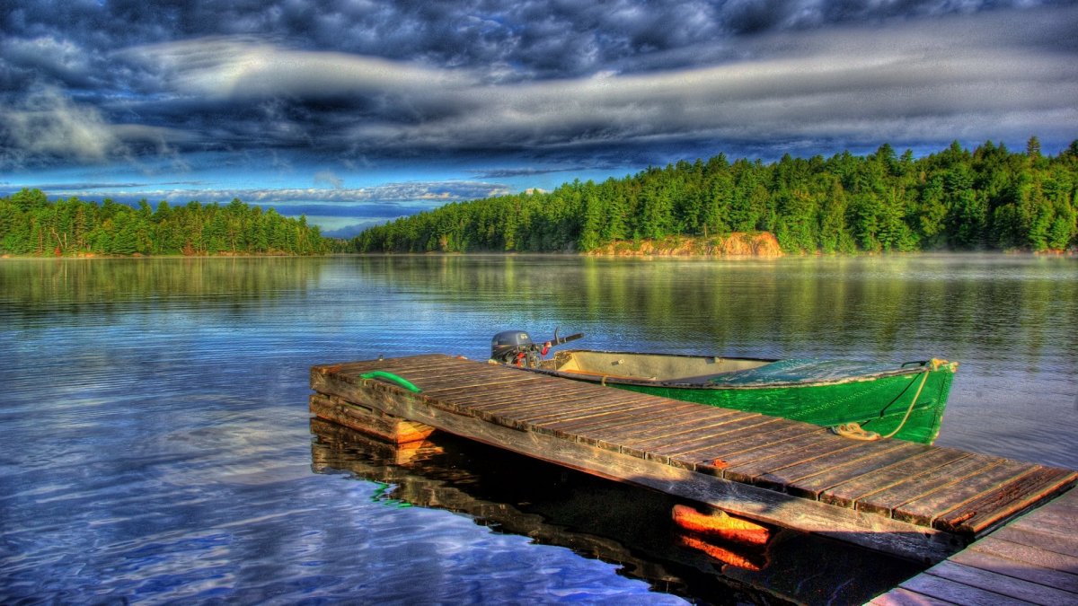 Лодка на реке