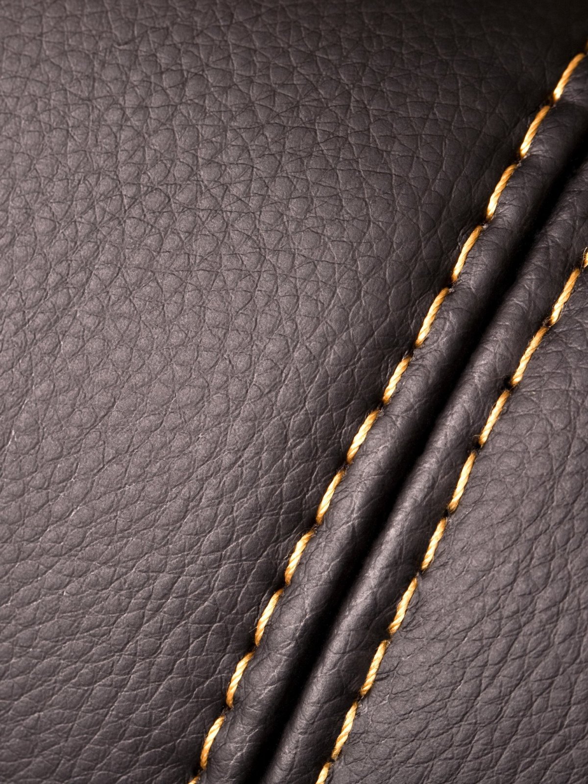 Коричневая кожа со строчкой