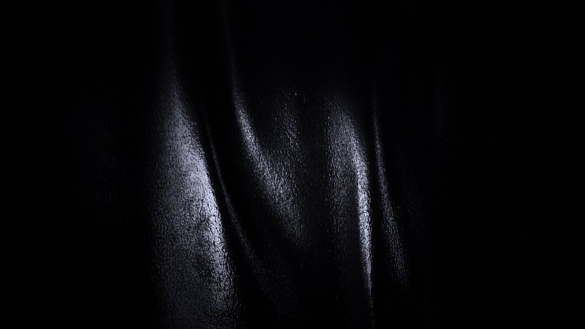 Черная кожа