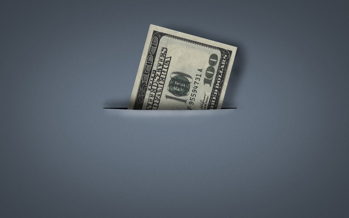 Деньги на темном фоне