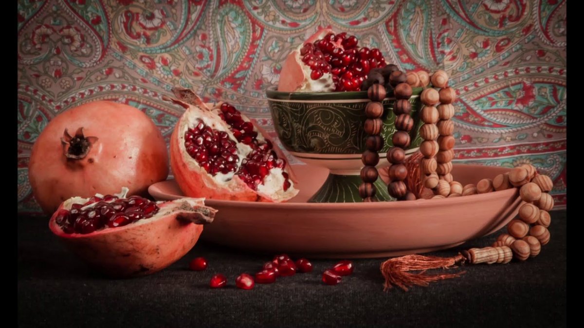 Натюрморт с гранатами