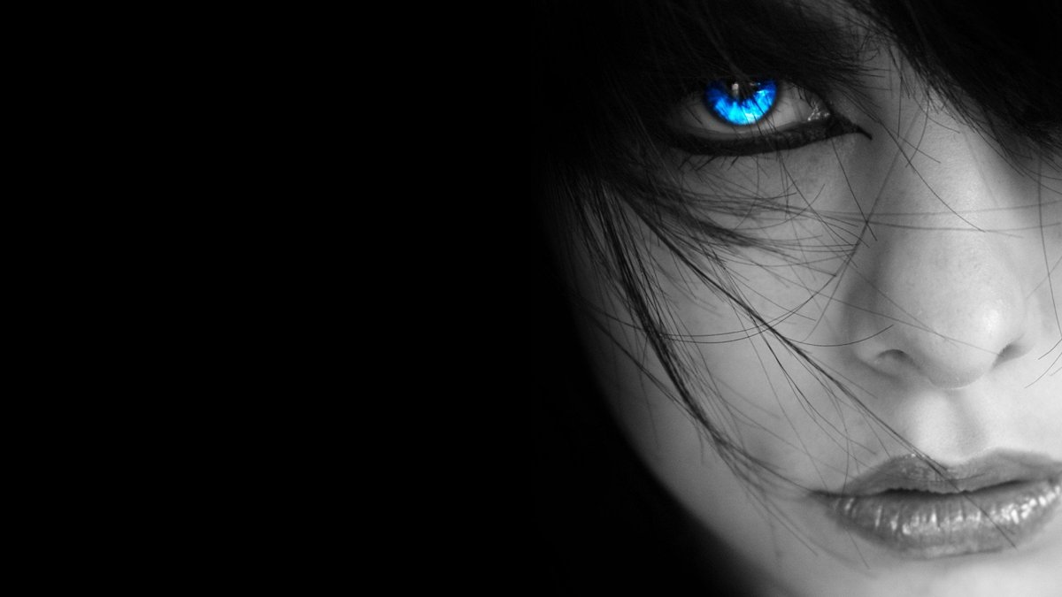 Глаза на черном фоне