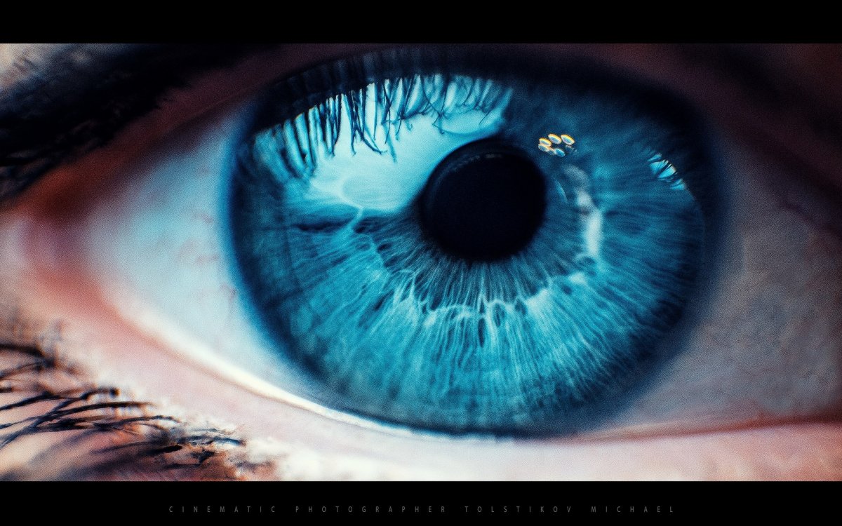 Красивые голубые глаза