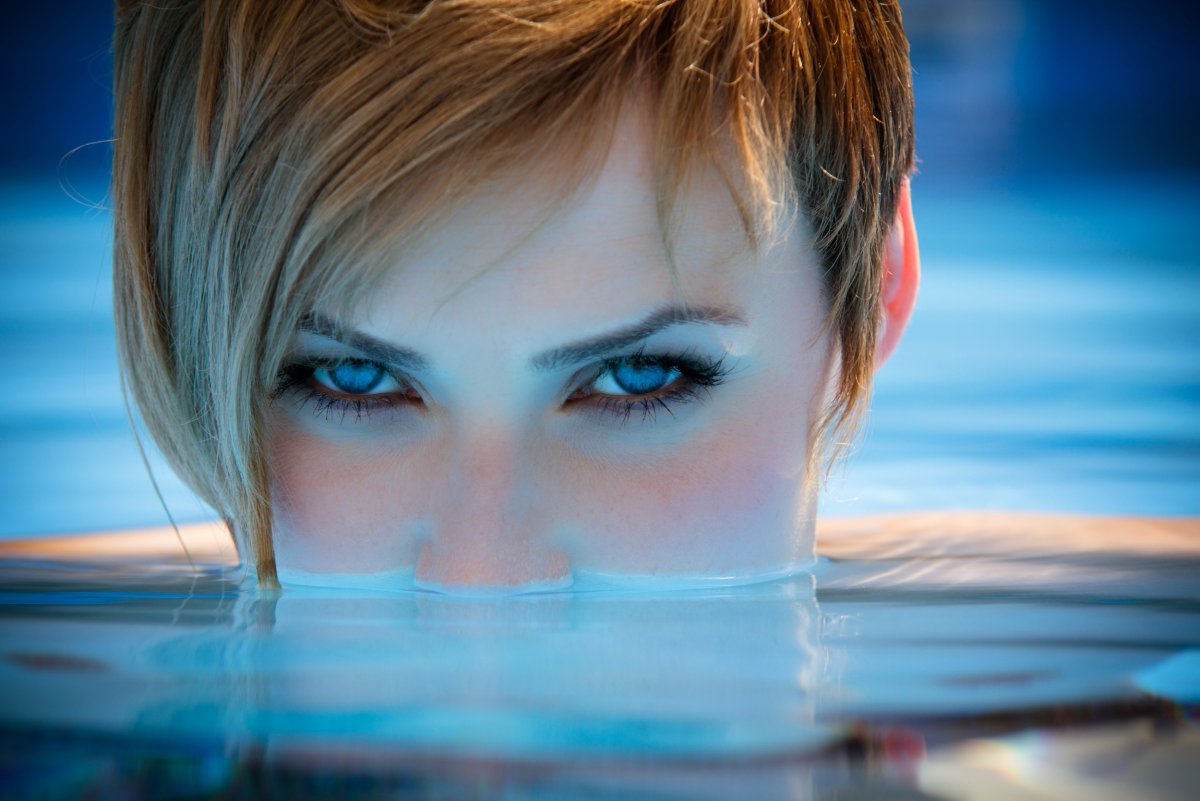 Девушка с глазами цвета моря