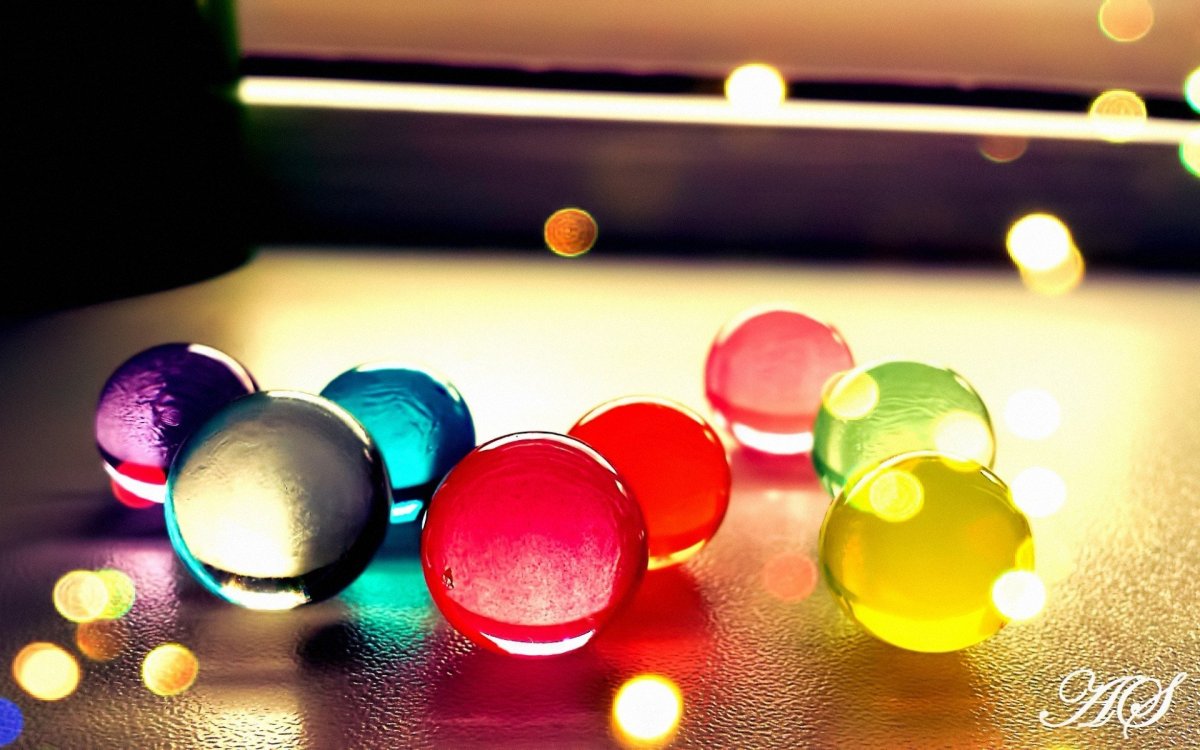 Разноцветные стеклянные шарики