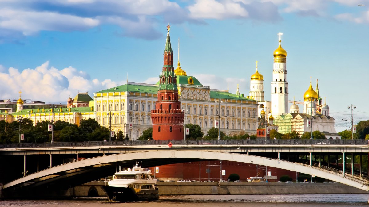 Соборная площадь Московского Кремля