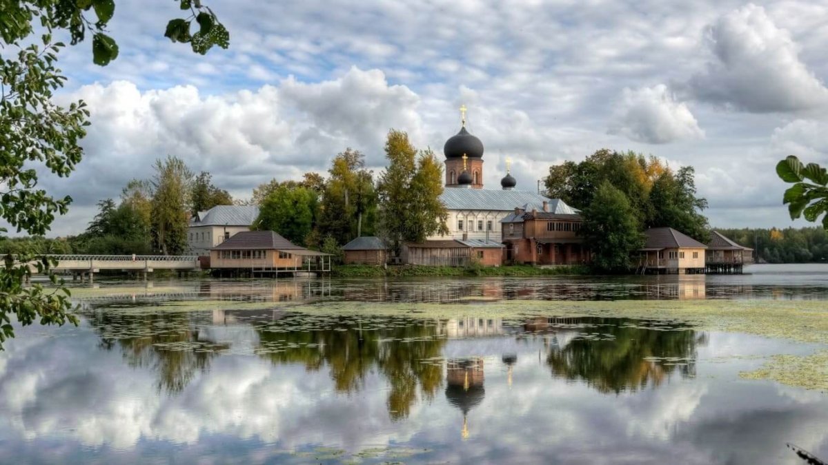 Свято-Введенский монастырь на реке Толга