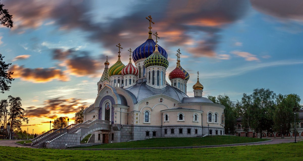 Очень красивый храм