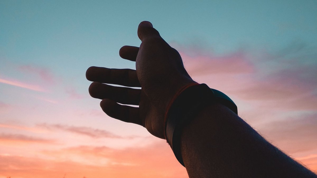 Касание рук