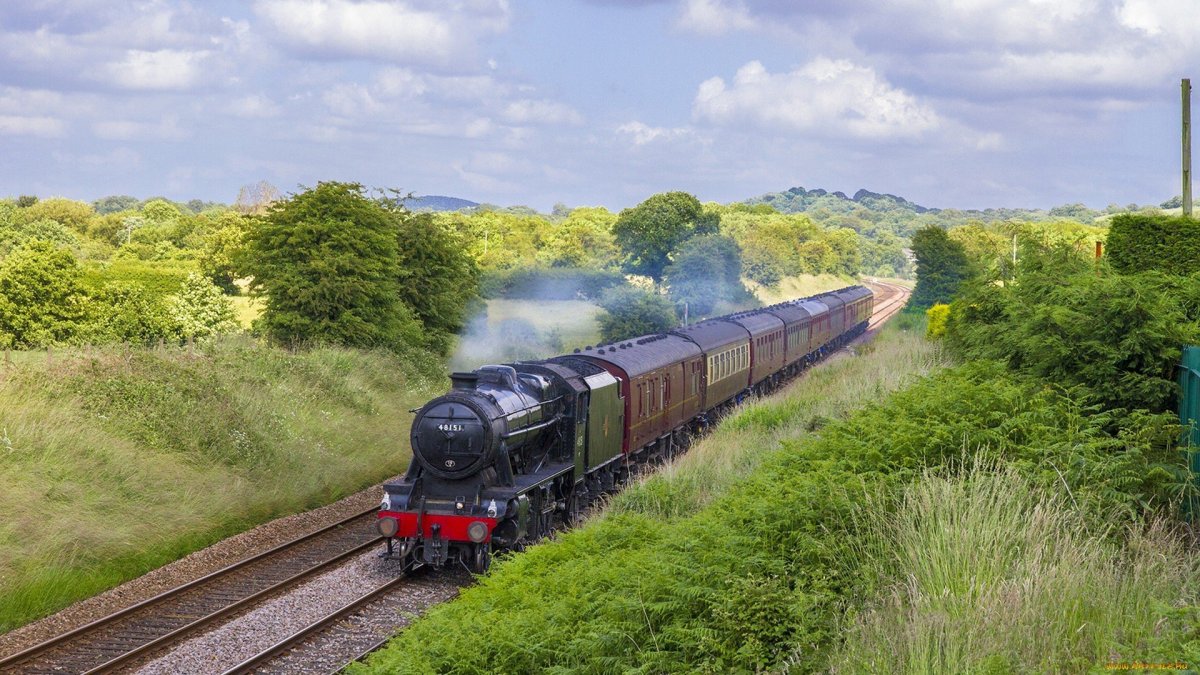 Поезд на рельсах