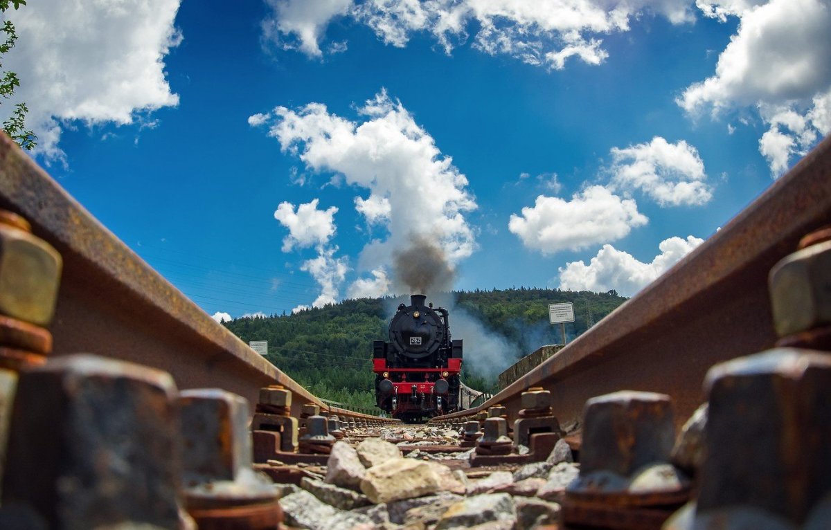 Красивая железная дорога