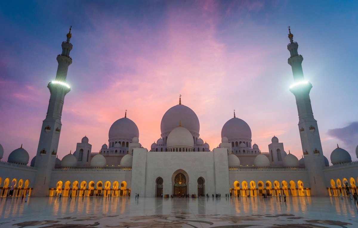 Мечеть в Абу Даби минарет