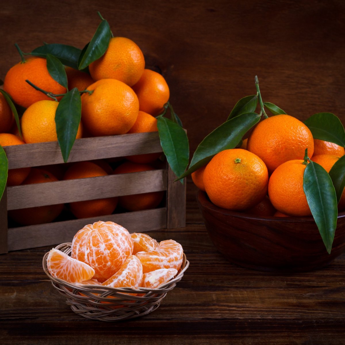 Мандарины на столе