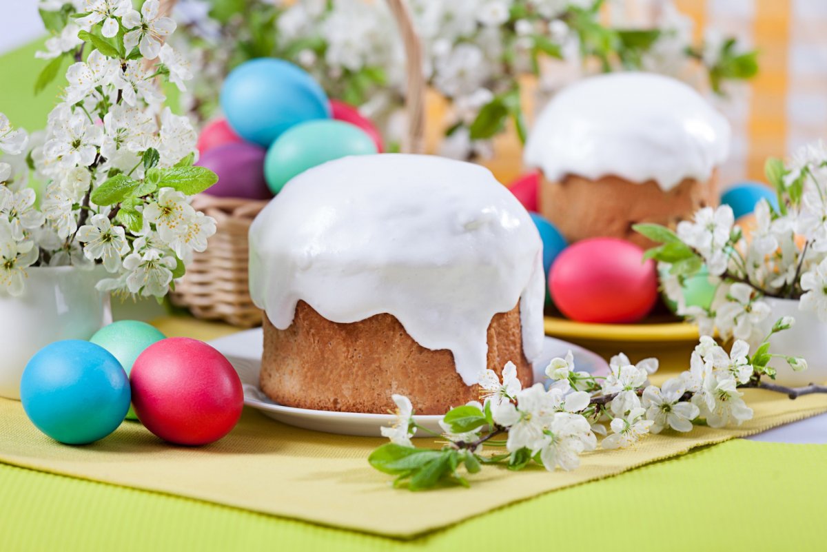 Пасхальные яйца и куличи