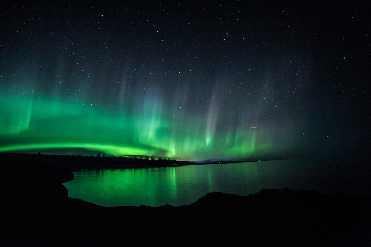 Полярная звезда и Северное сияние