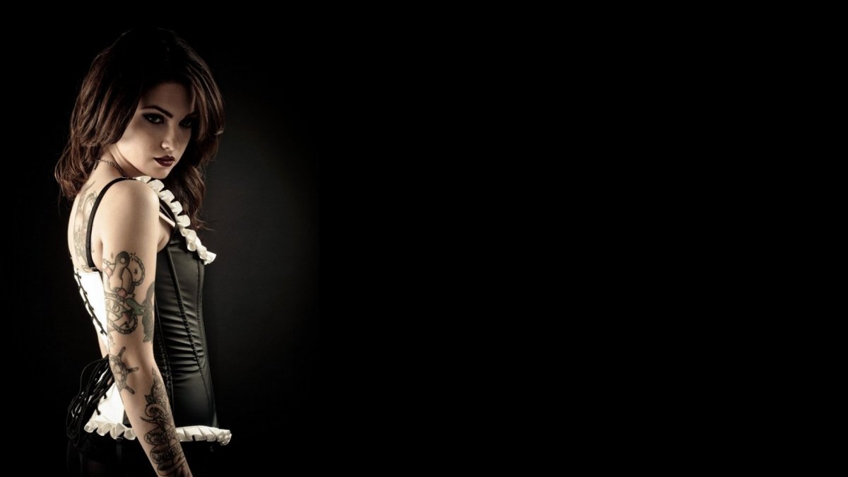 Красивые татуированные девушки