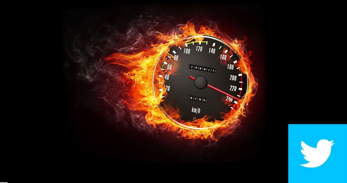 Спидометр на черном фоне