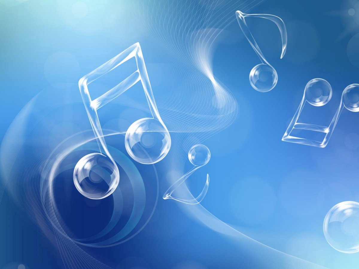 Нотные листы на столе