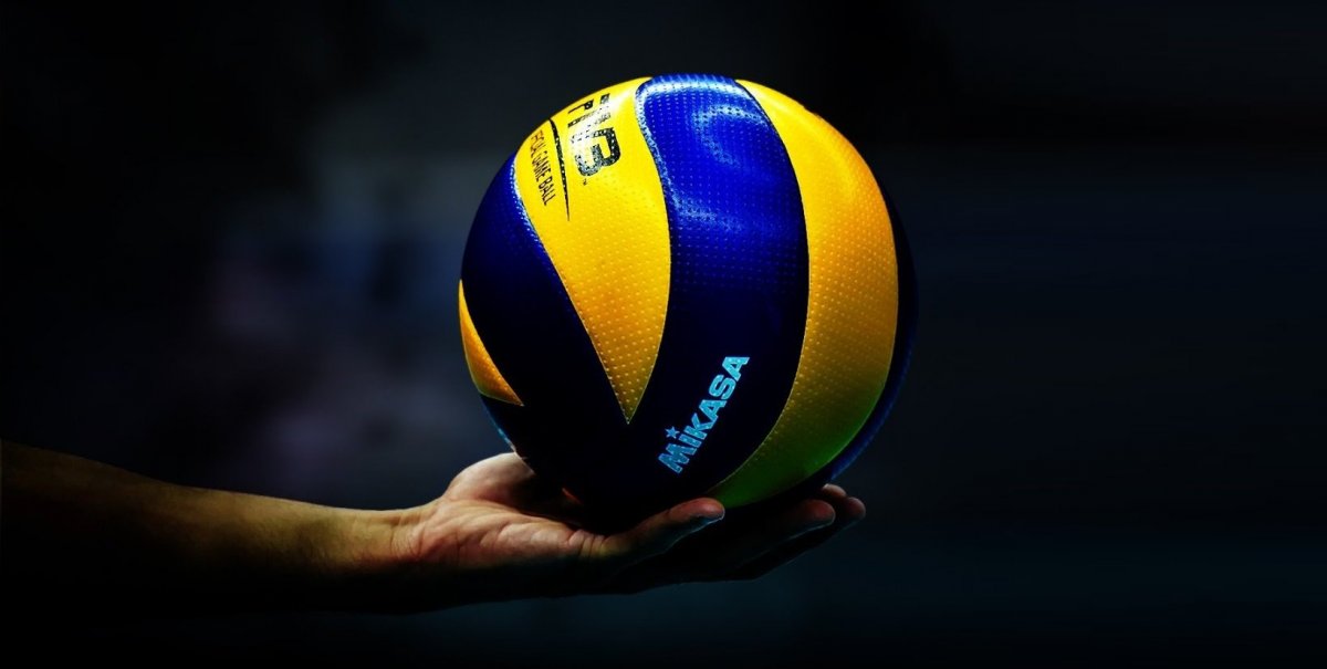 Волейбольный мяч и сетка