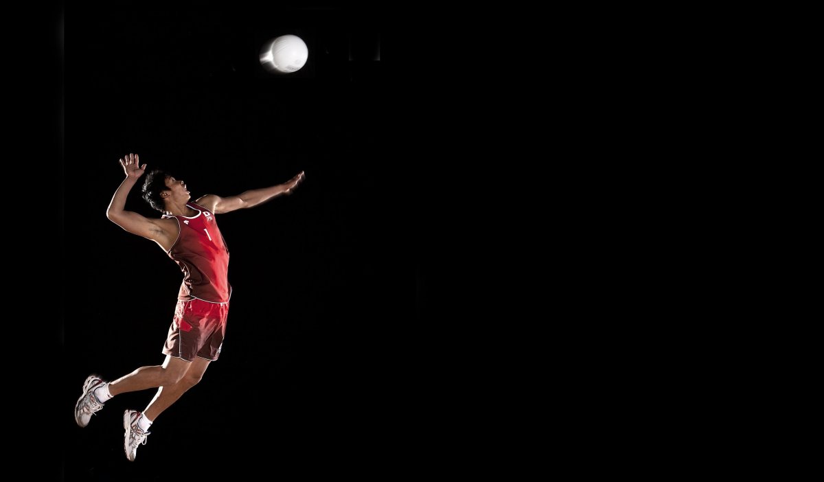 Волейболист в прыжке