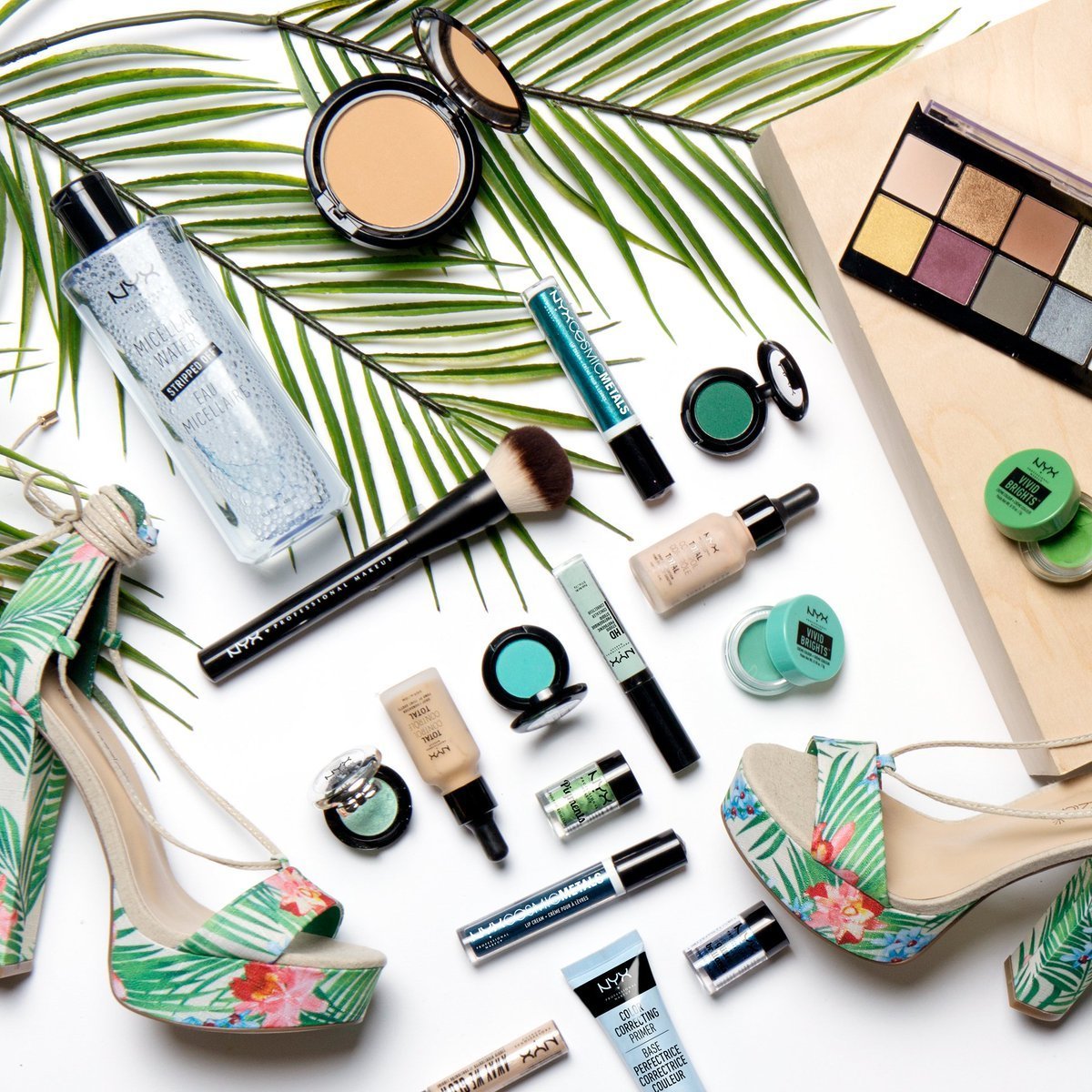 Декоративная косметика раскладки