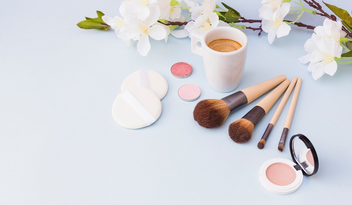 Стол для косметики