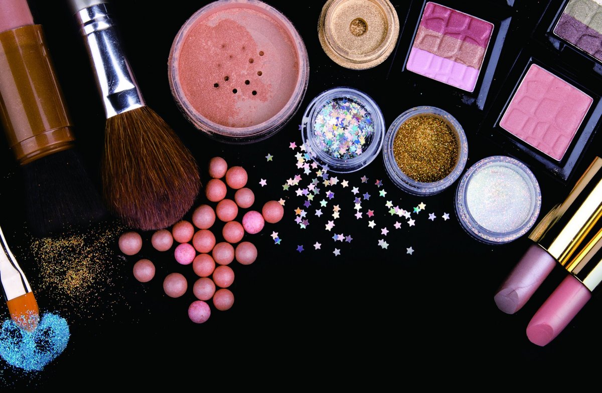 Яркая косметика