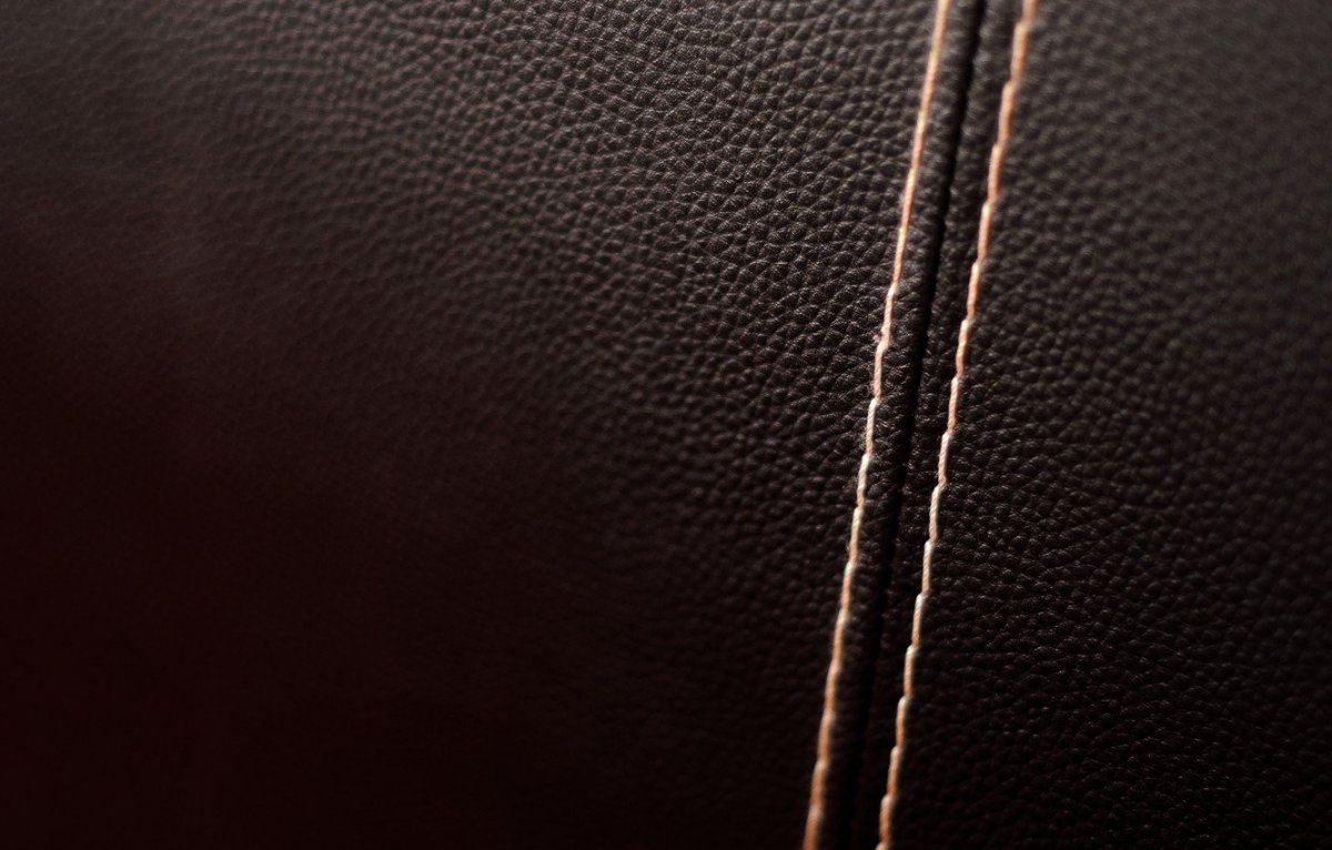 Черная кожа