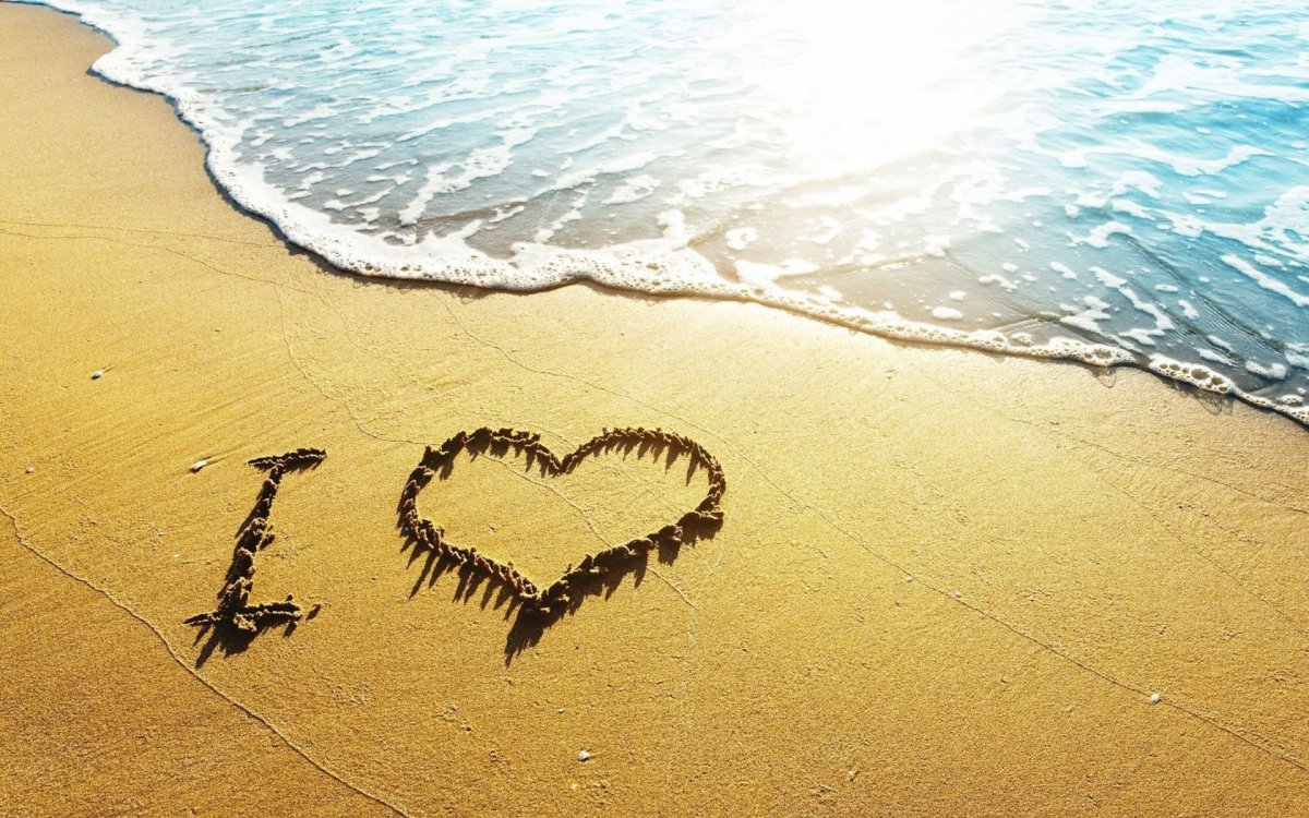 Сердечко на песке