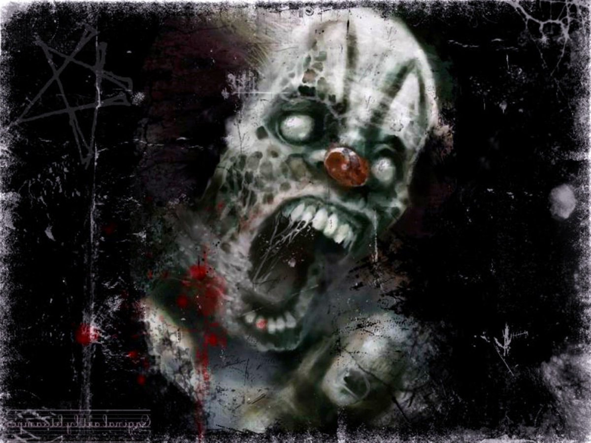 Страшное лицо на черном фоне