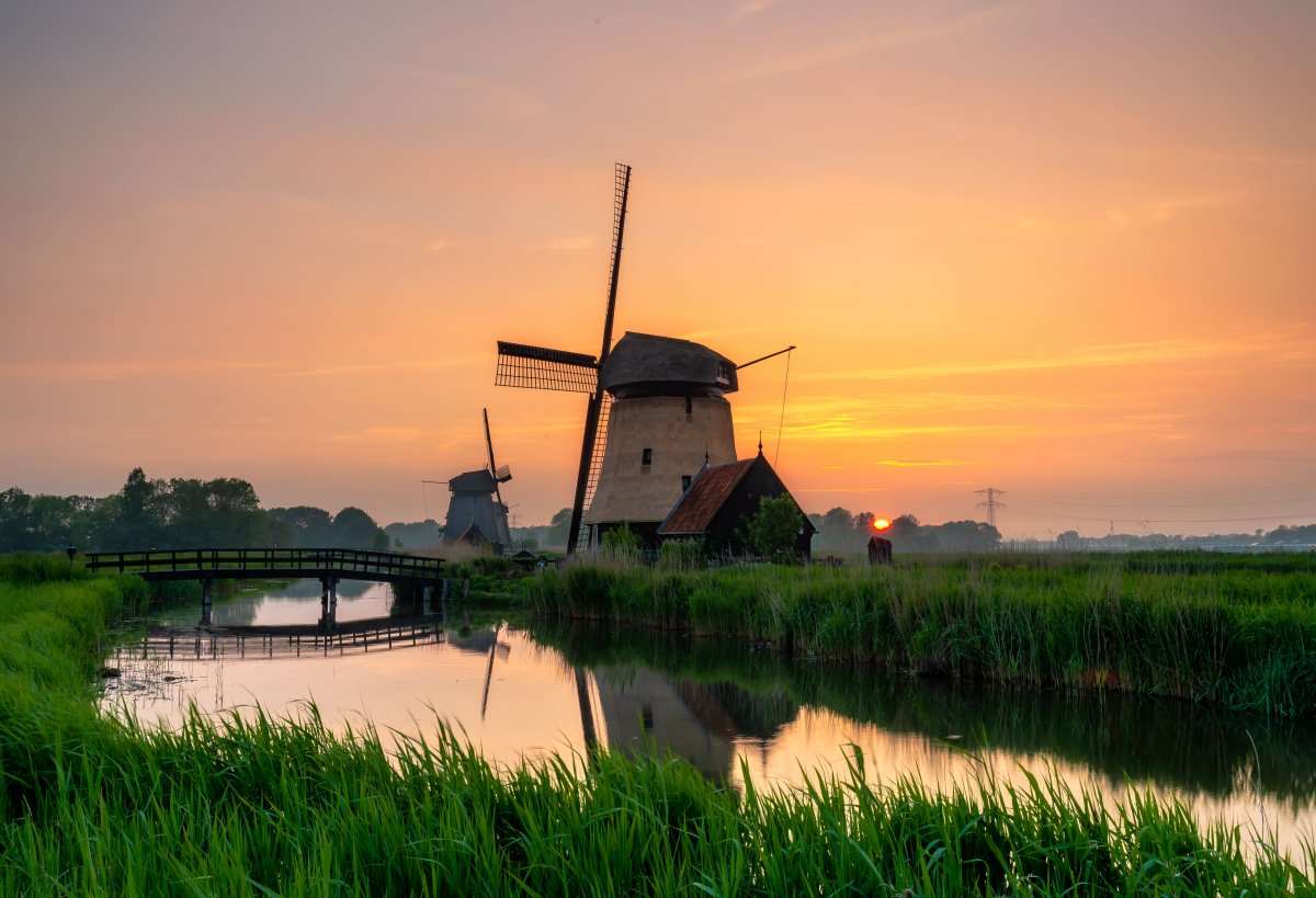 Мельница на берегу реки Мондриан