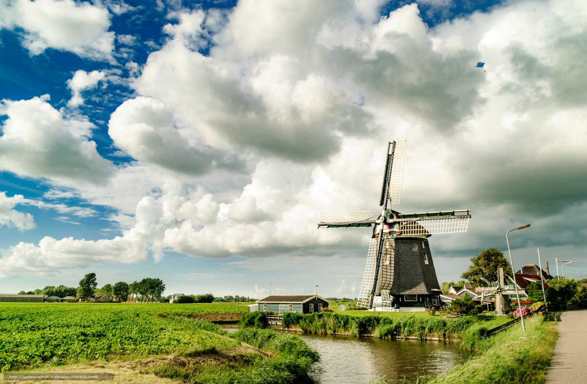 Водяная мельница в поле