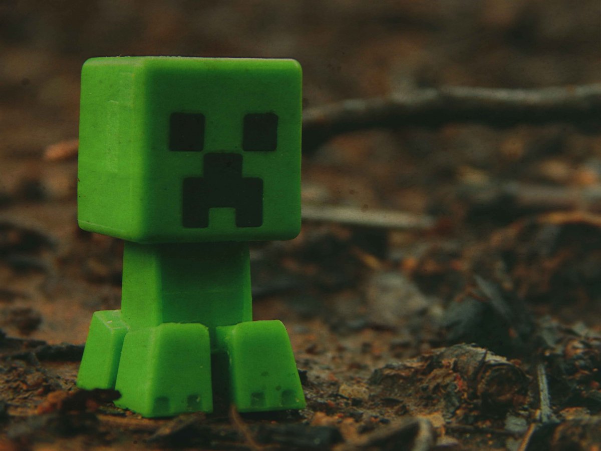 КРИПЕР из стены