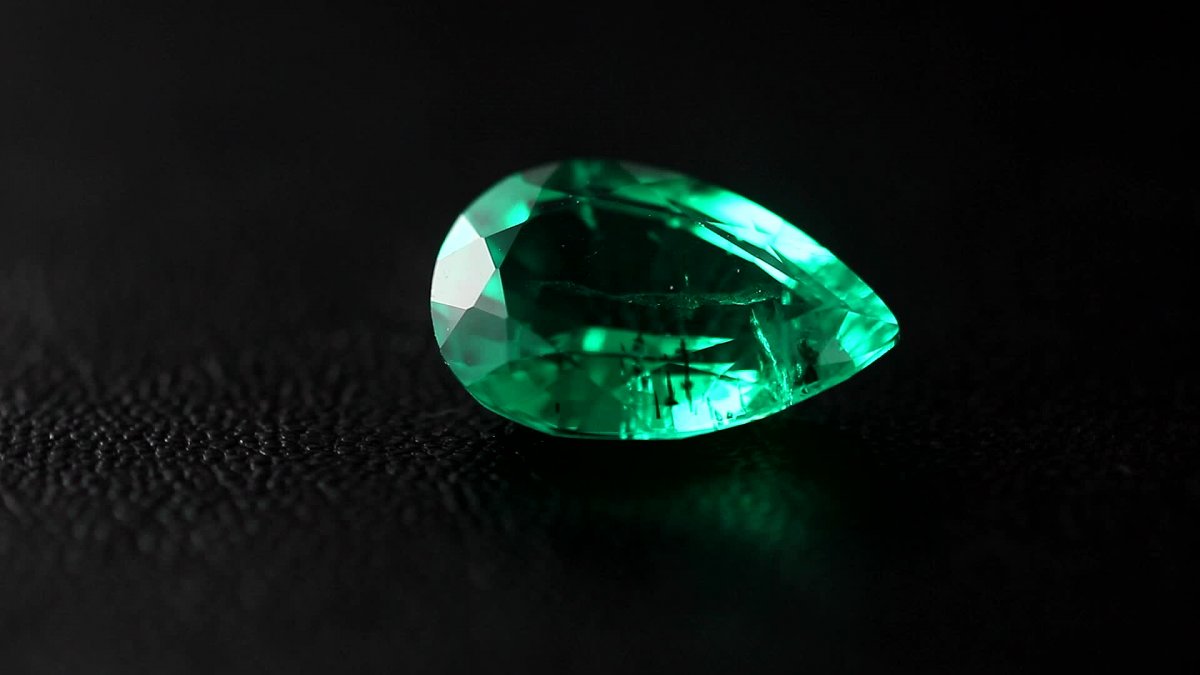 L1676 изумруд