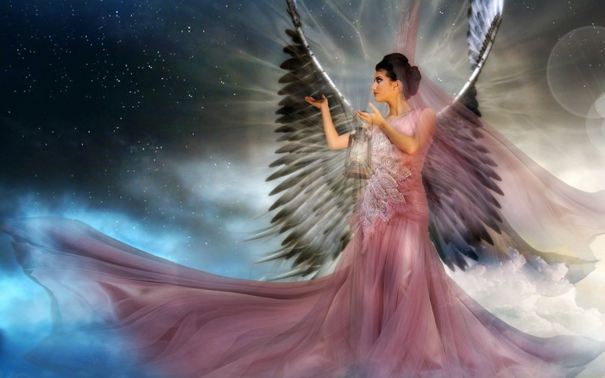 Ангел с большими крыльями