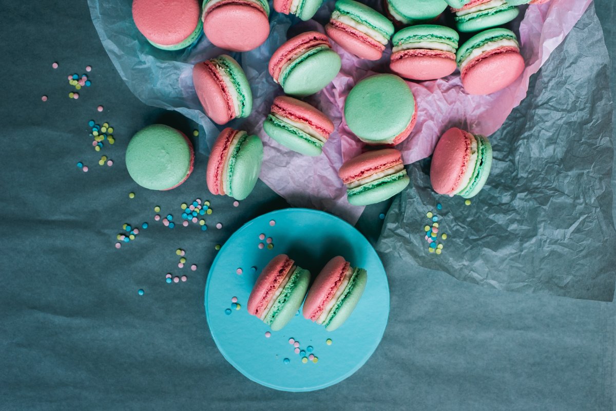 Макаруны розовые и голубые
