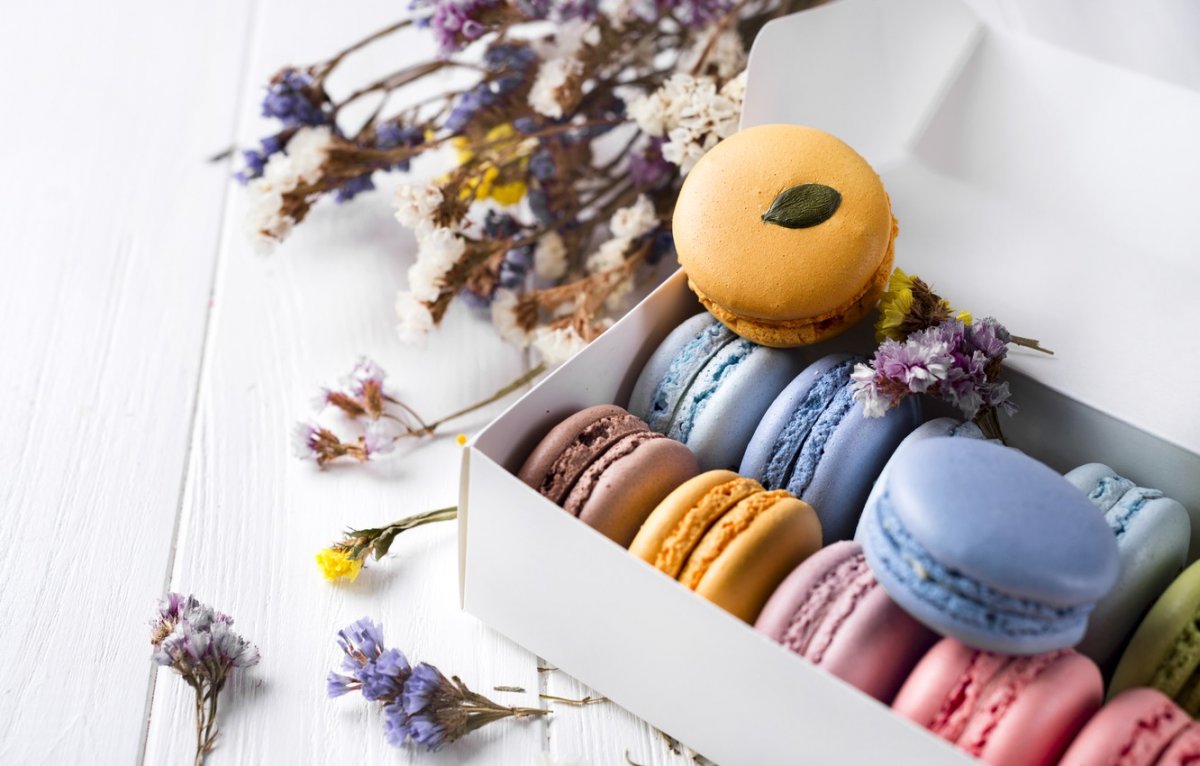 Розовые макаруны