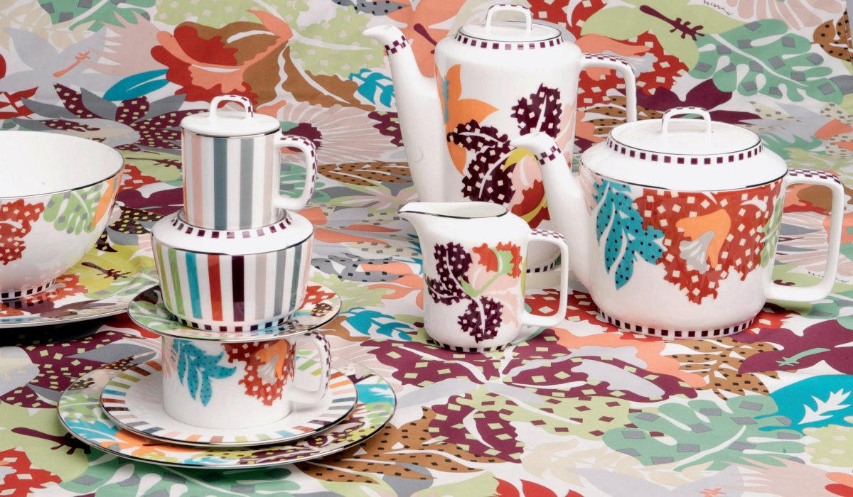 Красивая яркая посуда фотообои