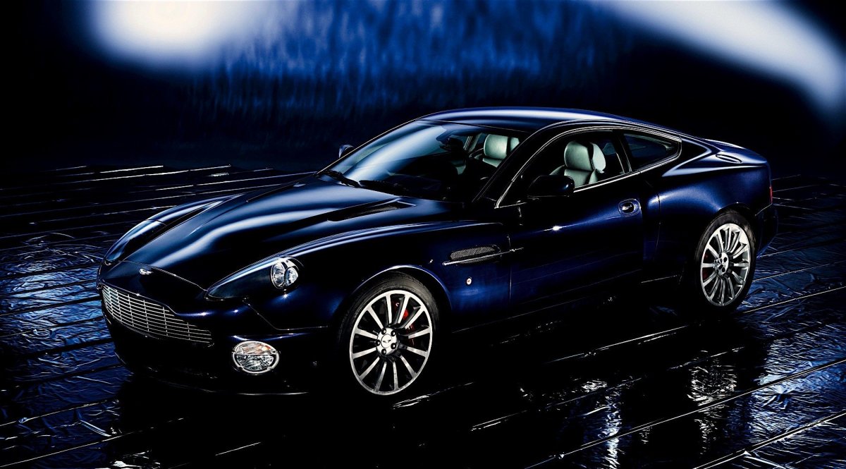 Aston Martin Vanquish 2004