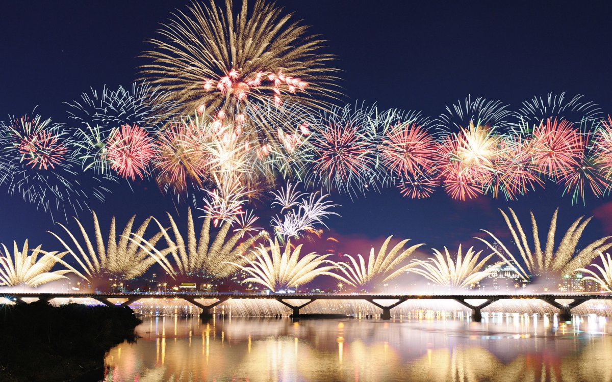 Праздничный салют