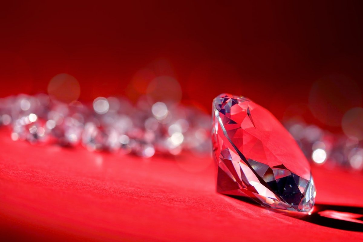 Рубин (красный и малиновый Корунд),