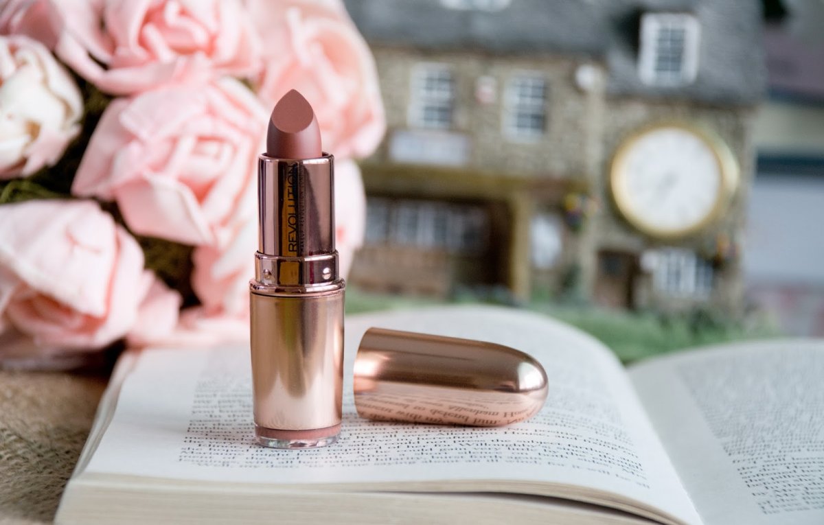 Нюдовая помада летуаль