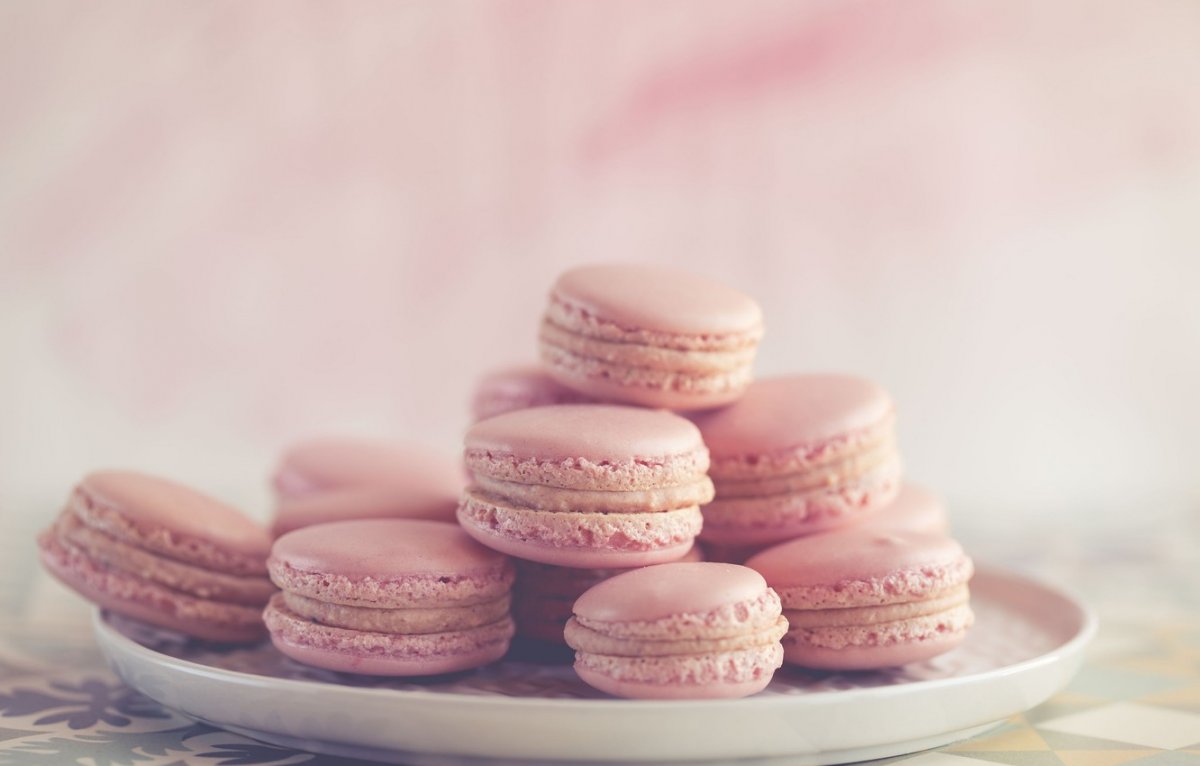 Розовые макаруны