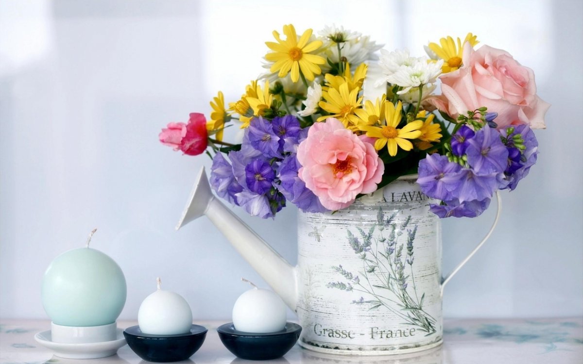 Цветочная композиция в лейке