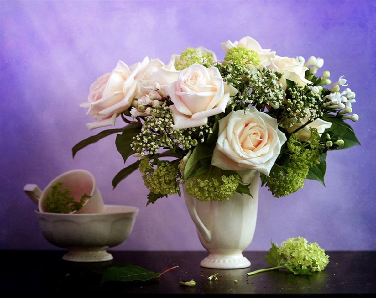 Красивые цветы в вазе