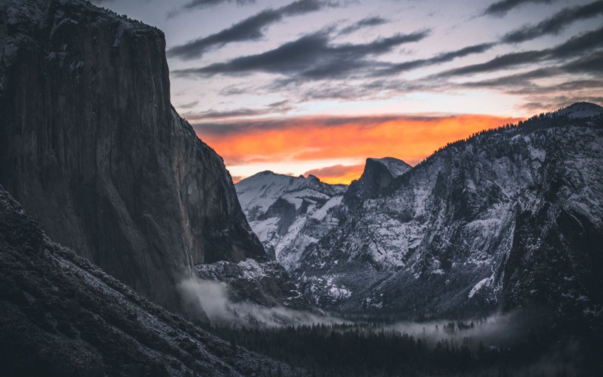 Горный пейзаж темный